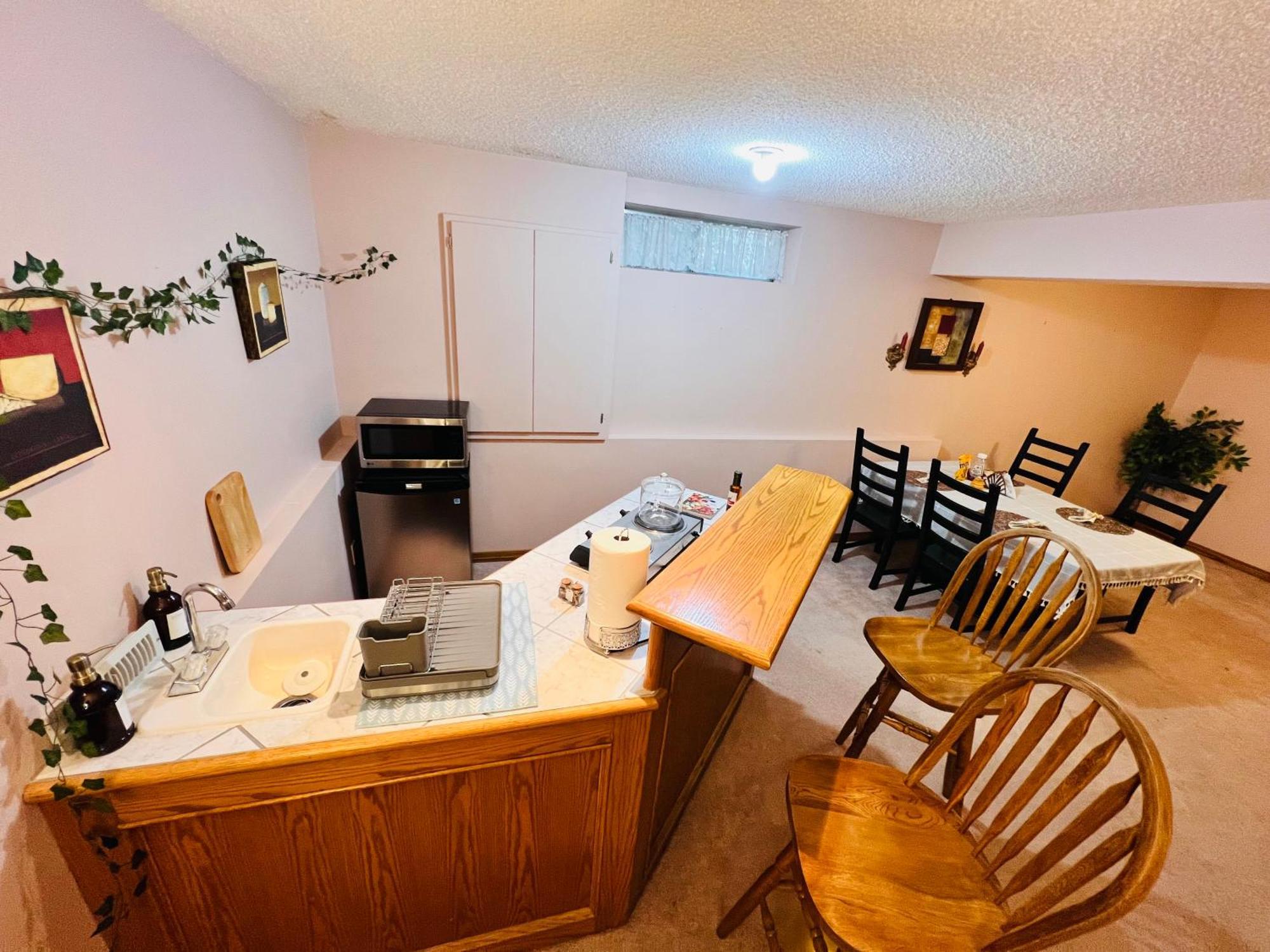 A Classic Homely Basement Suite! Chestermere Exterior photo