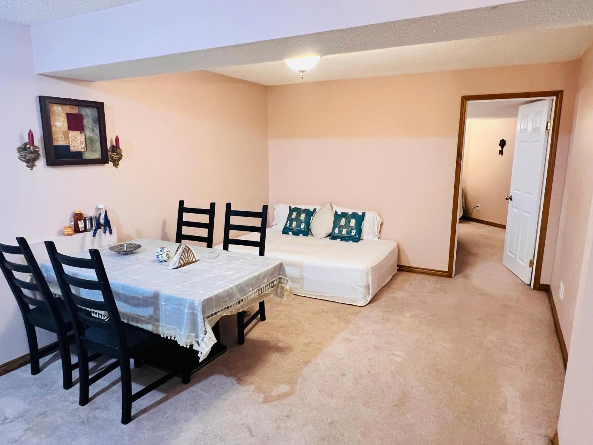 A Classic Homely Basement Suite! Chestermere Exterior photo